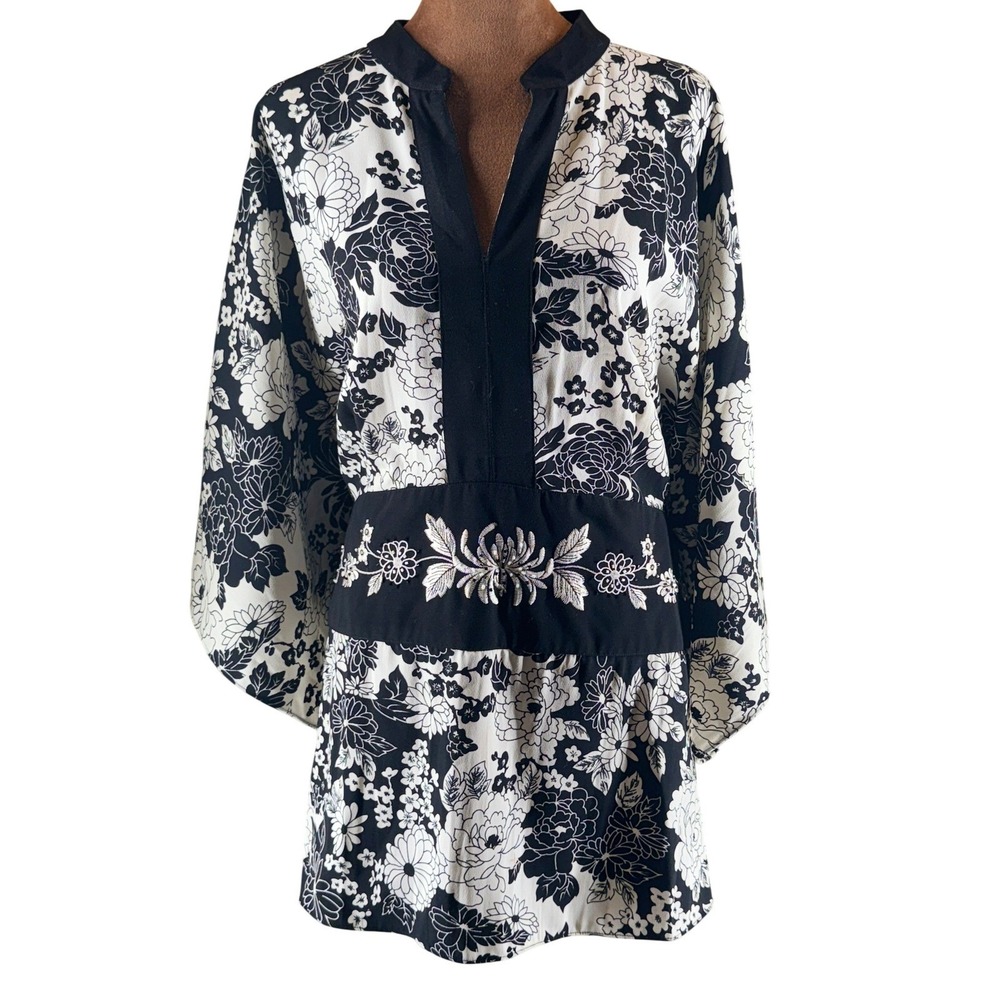 Silkland Blouse Women 1X Black White Floral Kimono Sleeve EUC Embroidered Detail